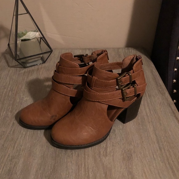 Tan SODA booties - Picture 2 of 4